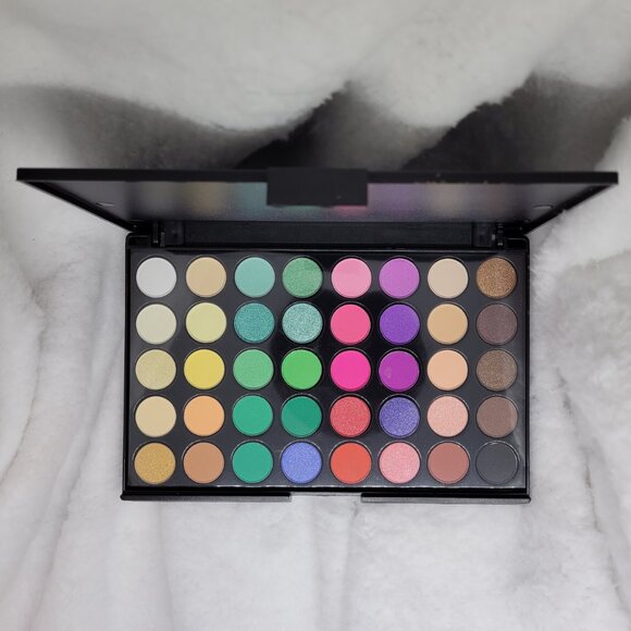 40 Color | Vibrant Candy | Eyeshadow Palette - Picture 1 of 5